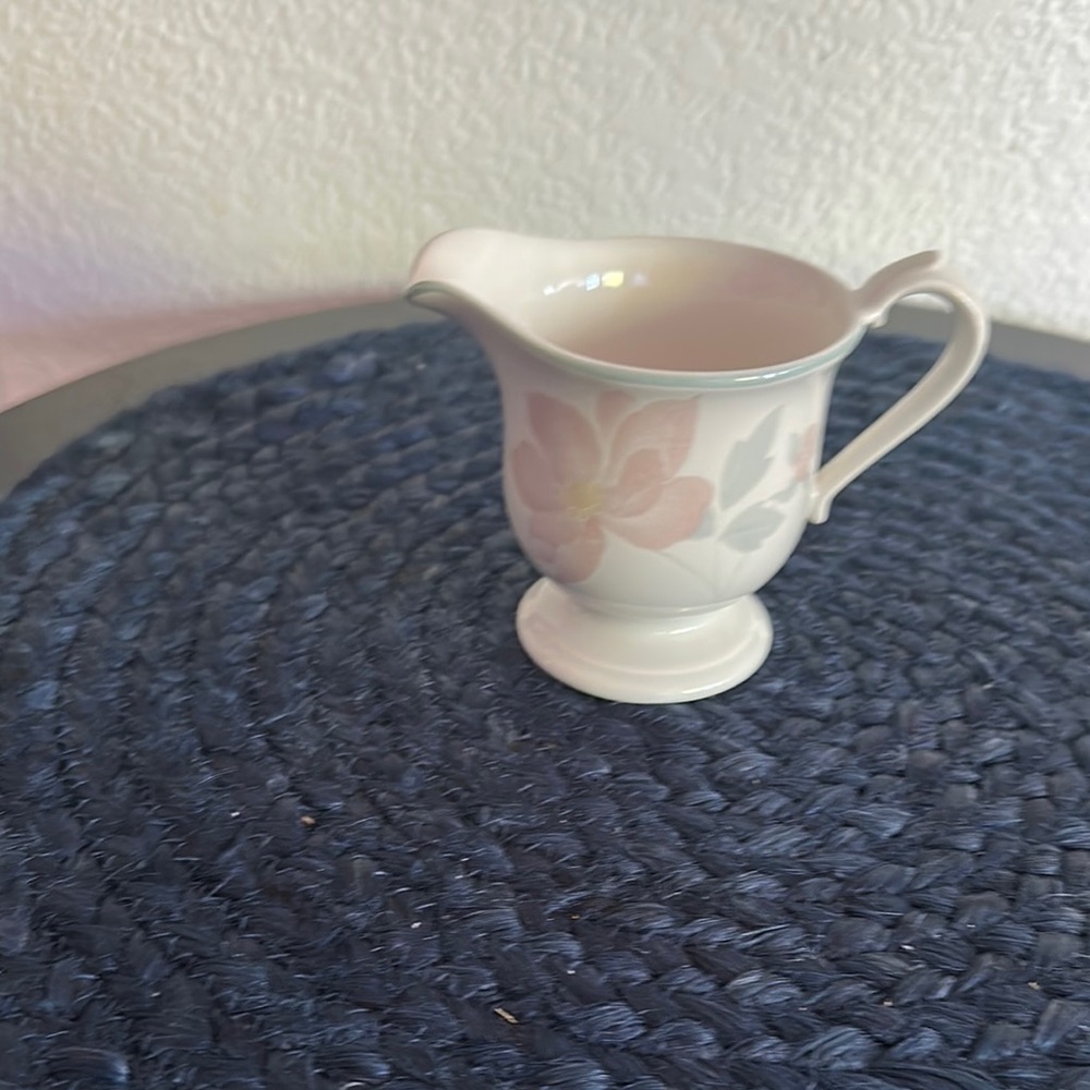 Mikasa Lyric Creamer